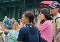 香港迪士尼偶遇吴尊一家 吴尊与家人游迪士尼