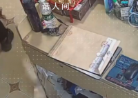 妈妈回应误拆档案袋女儿崩溃大吼 不知道档案袋不能私拆