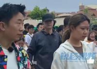 杨迪工作人员开道被怼 隔着屏幕都感受到现场的尴尬了