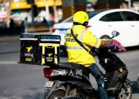深圳外卖员被雨棚扎颈身亡 背后真相太可怕了