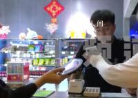 12岁男孩去KTV还预存四千多 妈妈：商家明知道是未成年人