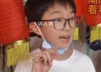 戏曲演员话筒故障男孩后台惊艳救场 引来众人的阵阵掌声
