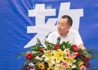 陈行甲在高校毕业典礼上演讲 讲自己的故事就是在引导激励学子