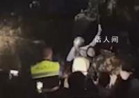 多名游客坐泰山拱北石观景遭喝止