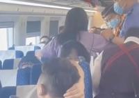 列车上女子用热水泼小孩?广铁通报