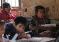 留守儿童因缺钱哭着给爸爸打电话 引发了广泛的关注和反思