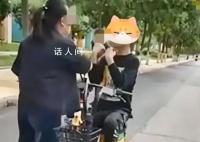 骑车相撞女子下车掌掴男孩 受到网友们的广泛关注