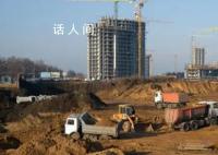 “土地爷”摆酒卖地 开发商整不动了
