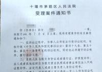 学生被老师批评后坠亡 家长索赔1元
