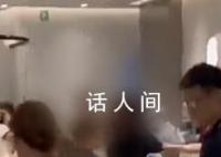 上海一餐厅两女子为抢座用餐具互砸 目前警方已介入