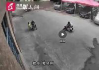 网传女子当街猥亵男子 警方回应