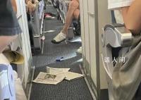航班颠簸亲历者:有人找到一摞手机