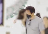 陈金飞带美女买首饰 看上去十分开心