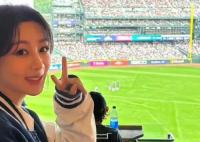杨紫现场观看MLB全明星赛 引起了人们的关注