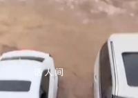 四川江油暴雨:河水暴涨 多车被淹