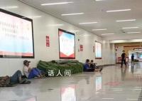 地铁保安驱赶纳凉农民工?客服回应