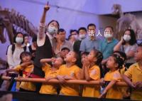 各地中小学生开启暑假生活 行万里路研学夏令营寓教于游