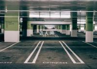 司机吐槽停车1小时收费1679元 电子屏幕上显示停车时间近70天