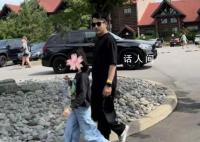 网友加拿大偶遇刘恺威和小糯米 小糯米形体容貌出众