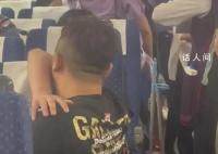 女子高铁上被男孩烫伤后未获道歉 事件引发网络关注