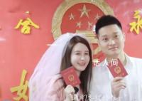 网红张大奕官宣结婚 并晒出与丈夫相约民政局的视频