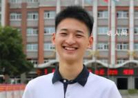 院长赴川为敬礼娃娃送北大通知书 郎铮表示要埋首前行为国发声