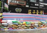 饭店损失800万后防汛措施拉满 在一片汪洋中依旧坚挺
