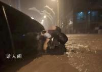 官方回应托举女孩辅警能否转正 这是奖励转正需考试