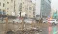 实拍洪水退后的北京门头沟城区 道路上残留不少树枝泥浆