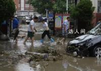 暴雨亲历者:父亲被冲走 人没了
