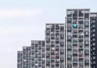 姑娘想抄底买房结果一年亏百万 从348万降到240多万