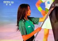 伊拉克女旗手绝美侧颜 引发关注