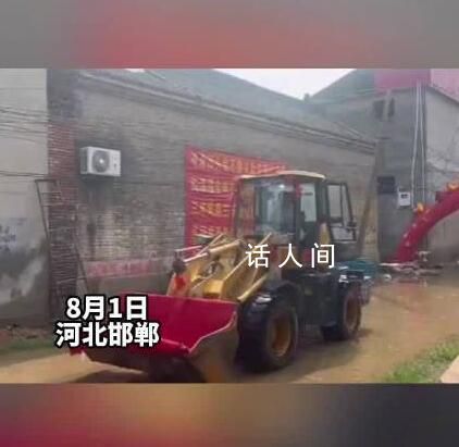 河北小伙结婚当天开铲车接新娘 网友：铲车也没想到有天会接新娘