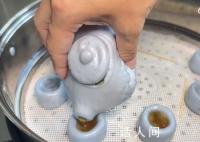 山东茶壶造型馒头竟能倒出茶水 网友：这是什么魔法