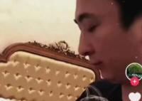 网友晒王思聪抱娃照配文“好爸爸” 引发了网友的热议