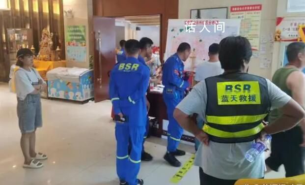 涿州获救农民:两千斤小麦被泡毁