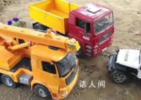 铲车司机送市民过积水收20元引争议 铲车司机的做法引热议