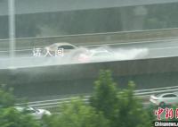 河南遭新一轮暴雨袭击 新乡已积水漫路