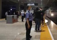 K396次脱险纪实 每一个乘客都落不下