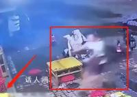 地震瞬间男子跑开两秒后奔向妻子 男人的这一转身值得托付一生