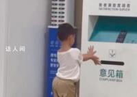 小男孩医院角落一口气跳舞2小时 中间除了喝了一下水就没停过