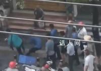 贵州一男子当街击倒城管 警方回应