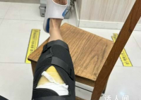 女子划桨板被摩托艇故意撞倒2次