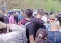 山西一景区游客聚集高喊退票 正在对此事起因进行调查