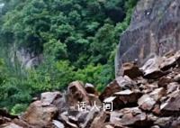 岩石崩塌砸中车辆 7名建筑工人遇难