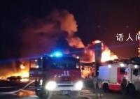 俄罗斯一加油站爆炸致35人遇难 目前火灾现场搜救和废墟清理工作仍在继续
