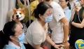 孕妇地铁上挤到大妈被骂是猪 这种行为引发了众多乘客的不满和谴责