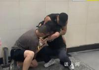 重庆一男子偷拍女生被市民控制 目前已被行政拘留