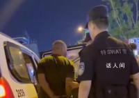 河南男子深夜当街开车门抢小孩 涉事男子疑似精神病患者
