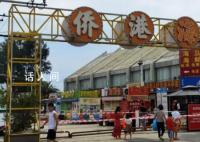 北海侨港浴场两千米海岸线已被管控 有工作人员负责监督游客不要下水游泳